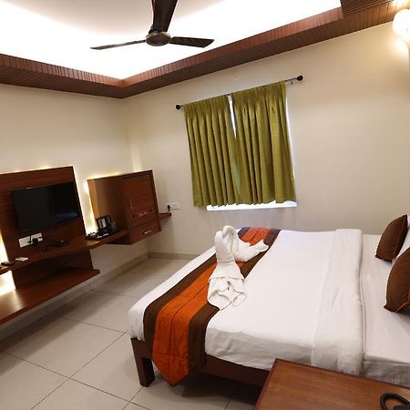Raj Residencia Hotel Pondicherry Exterior foto