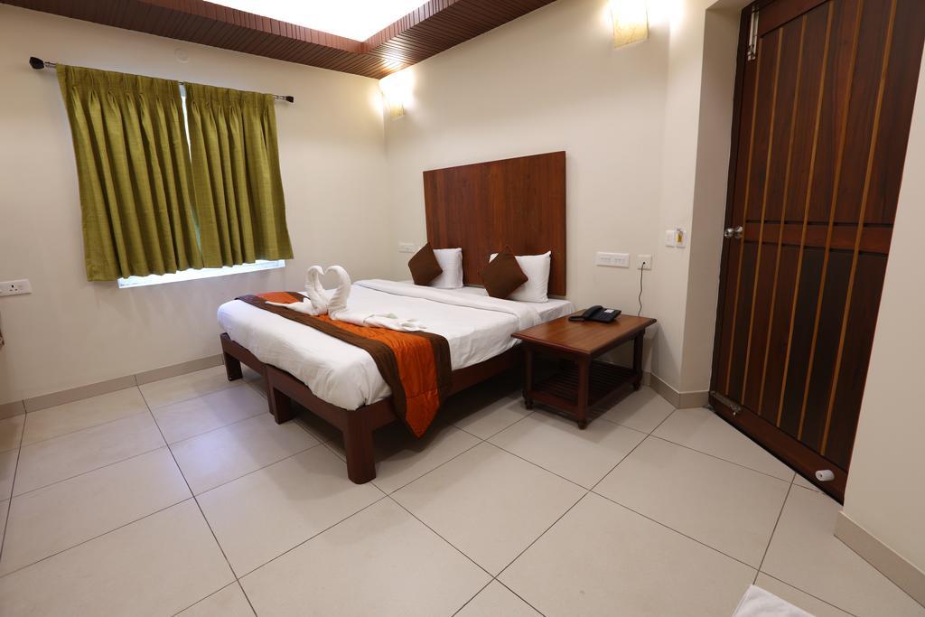 Raj Residencia Hotel Pondicherry Exterior foto