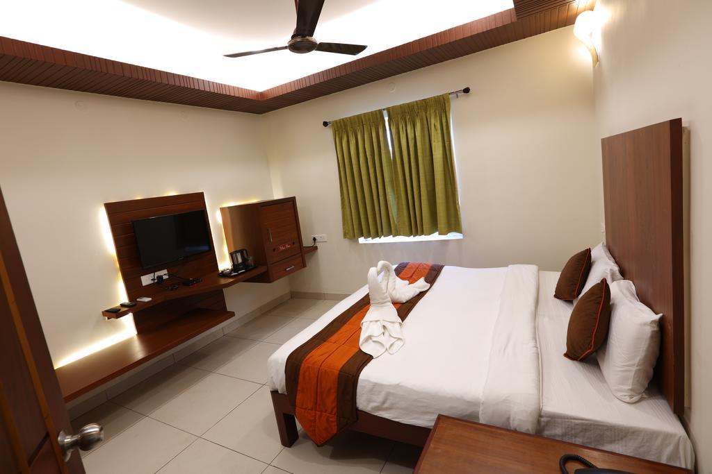 Raj Residencia Hotel Pondicherry Exterior foto