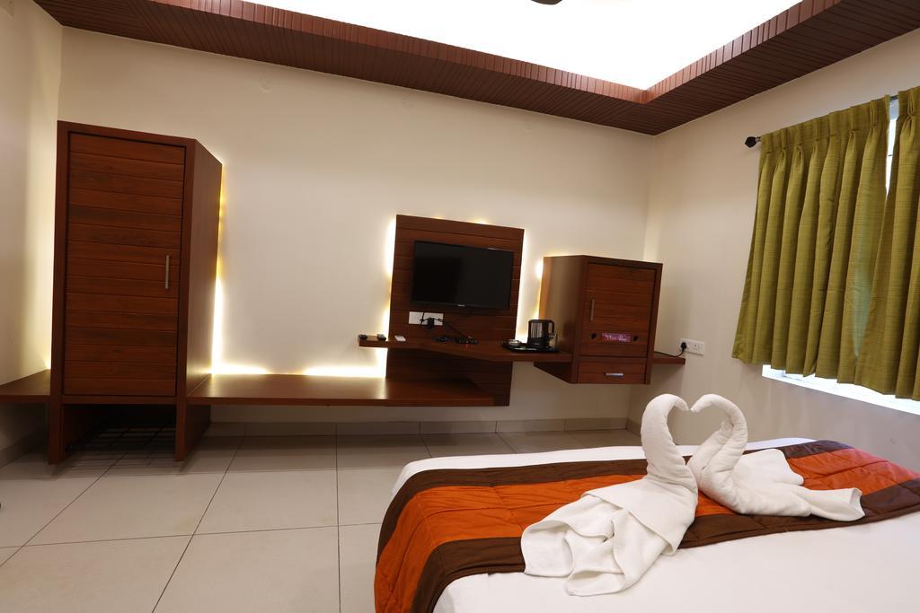 Raj Residencia Hotel Pondicherry Exterior foto