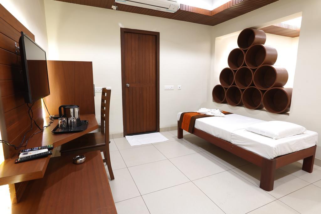 Raj Residencia Hotel Pondicherry Exterior foto