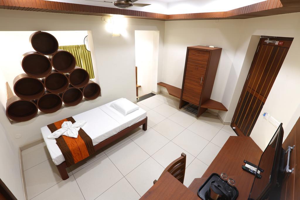 Raj Residencia Hotel Pondicherry Exterior foto