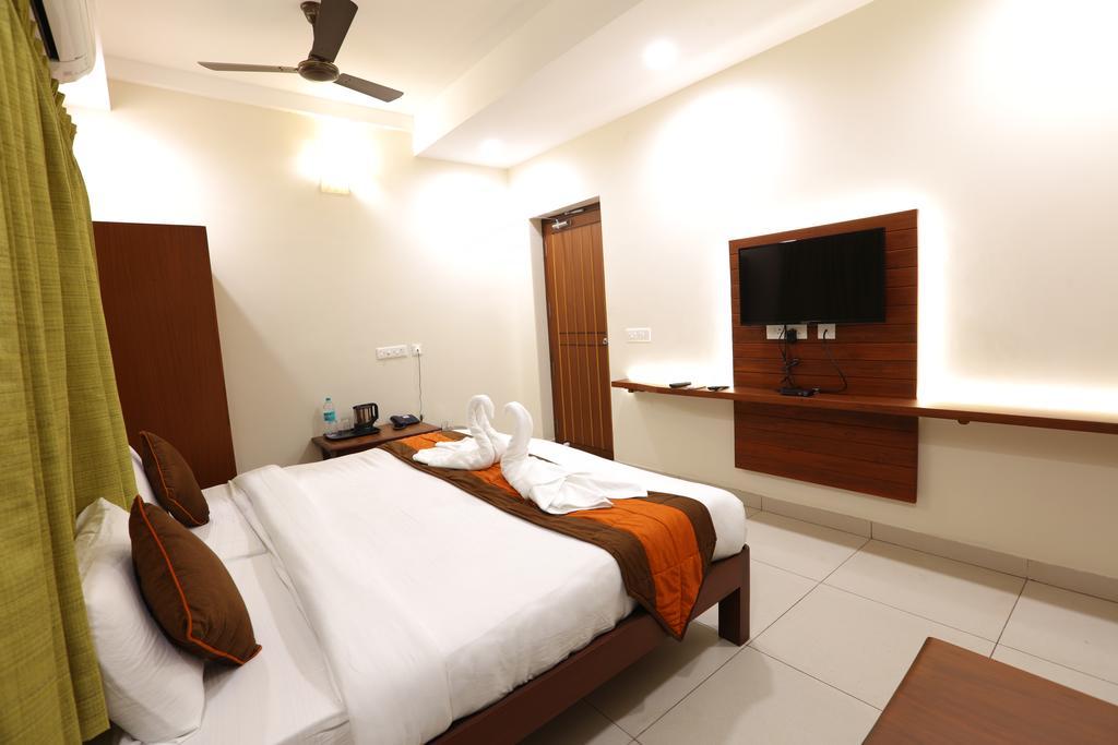 Raj Residencia Hotel Pondicherry Exterior foto